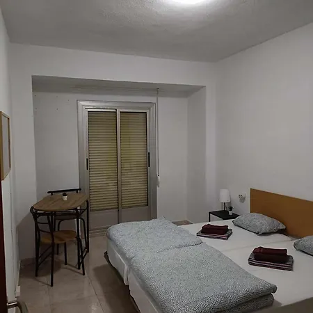 Paloma-habitacion Del Piso * Alicante